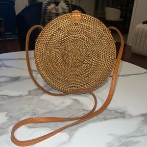 Round rattan purse